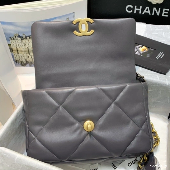 First Bag Ru 19 FLAP BAG CHANEL 0821